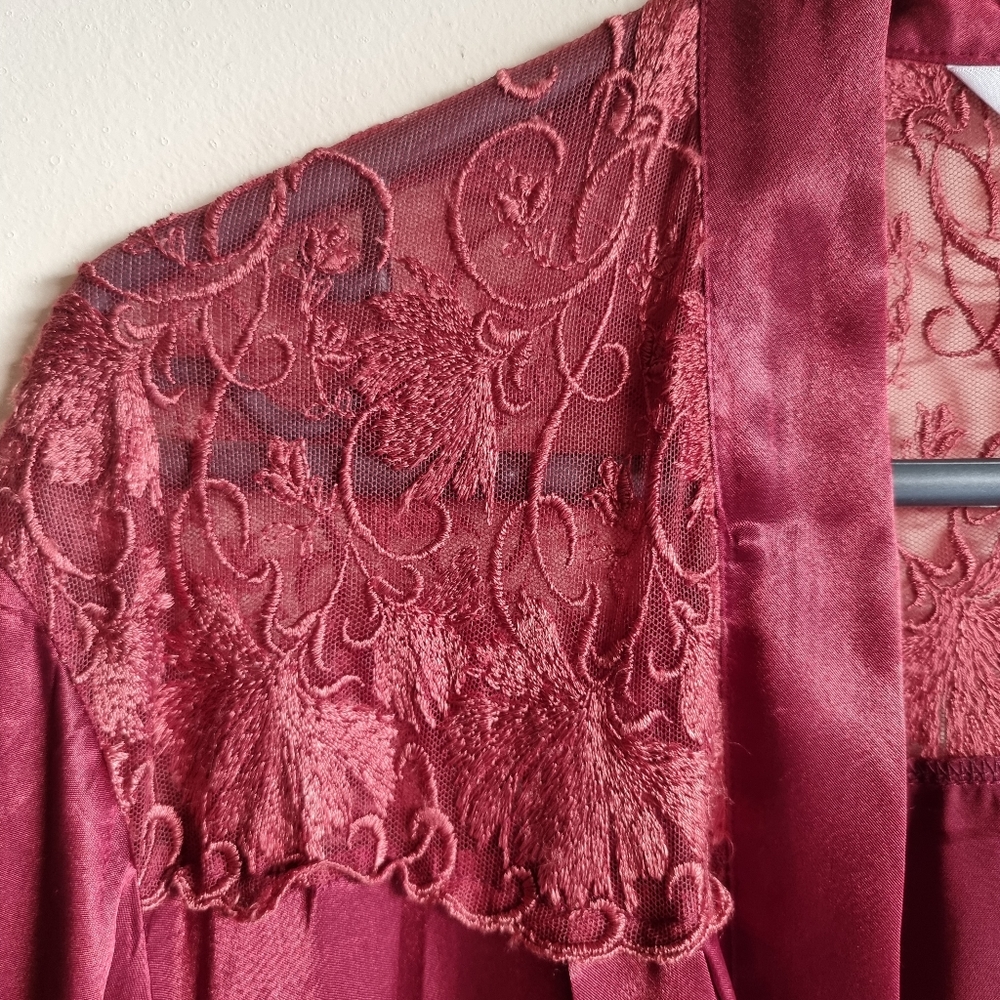 Montagut Women Silk Kimono. - Picture 8 of 10